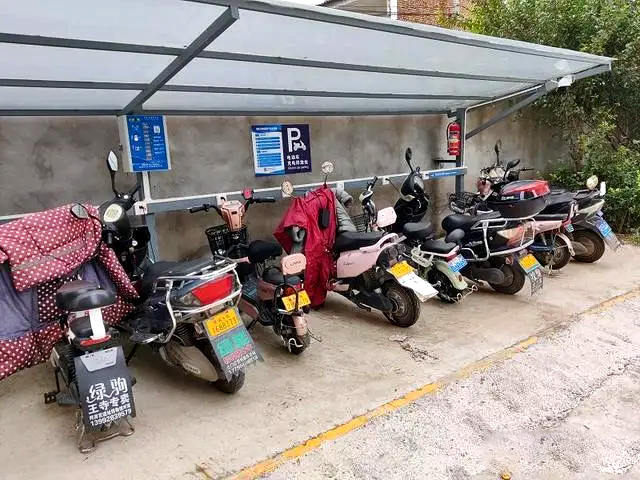 小區(qū)電動車車棚圖片