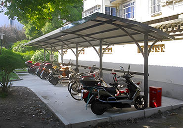 小區(qū)電瓶車(chē)充電車(chē)棚圖片