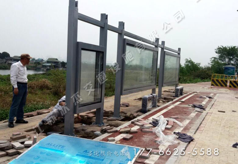 廣東南沙自貿(mào)區(qū)現(xiàn)代時(shí)尚公交車站臺安裝完成