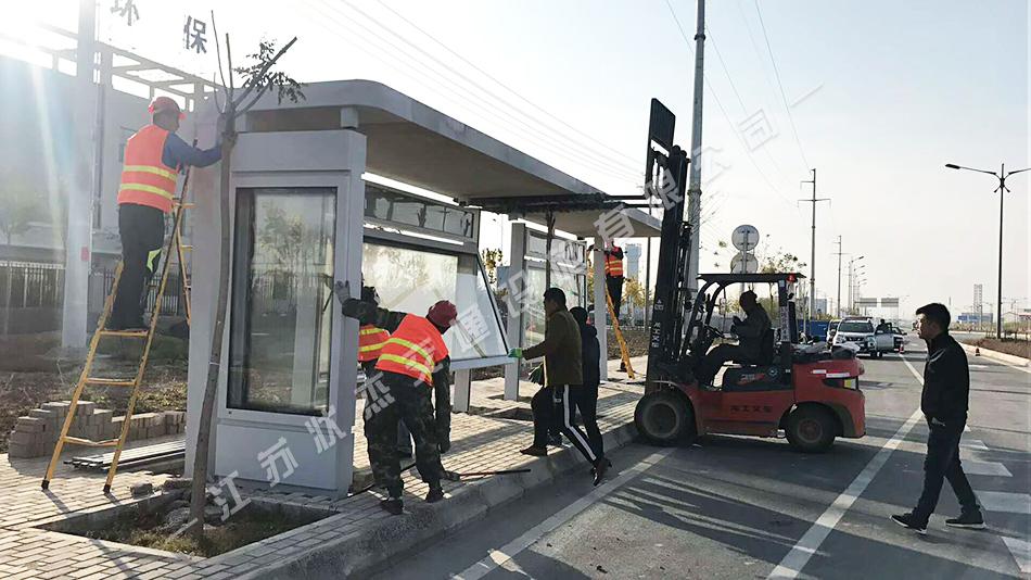 常州市溧陽候車亭安裝實(shí)景圖2017-11-14—江蘇狀杰交通設(shè)施有限公司